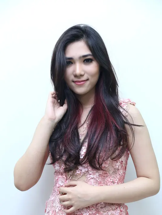 Perilisan album tersebut sudah sangat matang, Isyana mengaku albumnya sempat tertunda karena masih kuliah. (Galih W. Satria/Bintang.com)