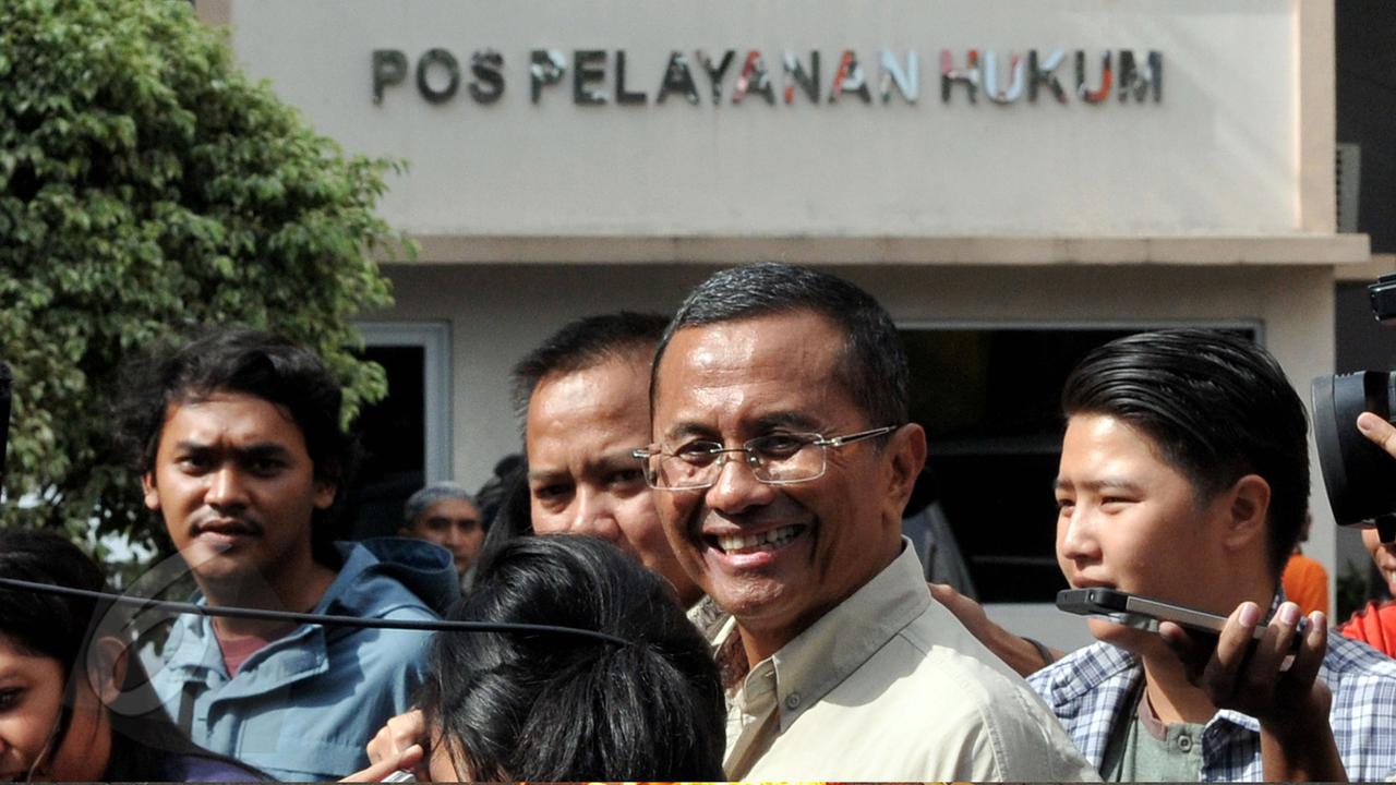 Senyum Dahlan Iskan Seusai Diperiksa Kasus Korupsi