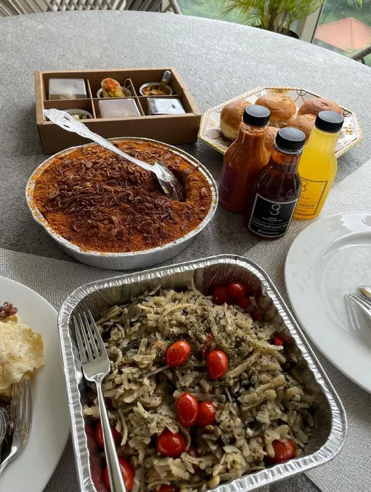 Nah kalau ini adalah beberapa menu yang disantap Nikita Willy saat perayaan ulang tahunnya. (Foto: Instagram.com/nikitawillyofficial94)