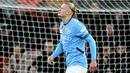 Pemain Manchester City, Erling Haaland, tampak kecewa setelah gagal mencetak gol ke gawang Bournemouth pada pertandingan lanjutan Liga Inggris di Vitality Stadium pada Sabtu (2/11/2024). (AFP/Justin Tallis)