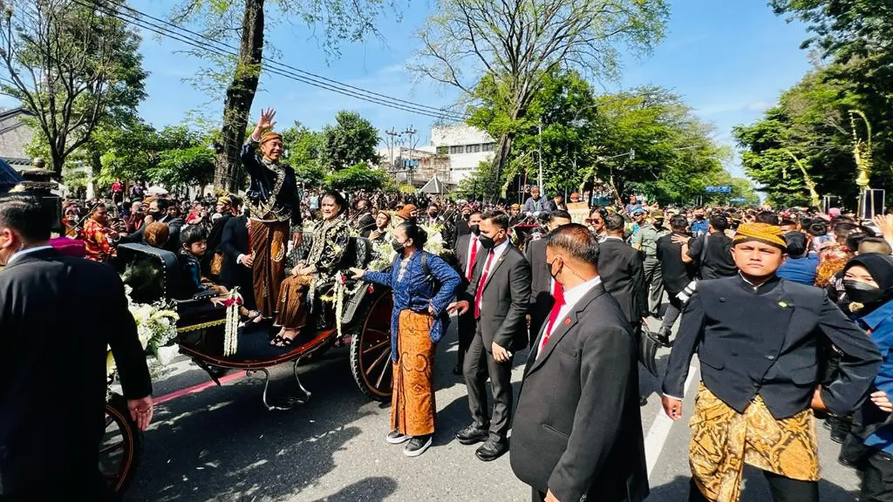 Presiden Jokowi dalam rangkaian prosesi pernikahan Kaesang-Erina.
