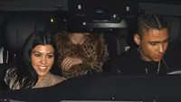 Kourtney Kardashian dan Quincy Brown (via dailymail.co.uk)
