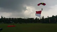 Kopassus Sematkan Brevet Komando ke Panglima TNI Hadi Tjahjanto