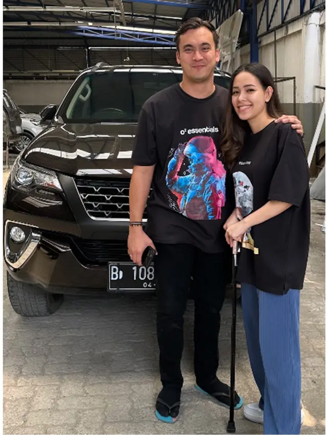 6 Outfit Couple Rendy Kjaernett dan Lady Nayoan, Tampil Gaya Bareng Pasangan