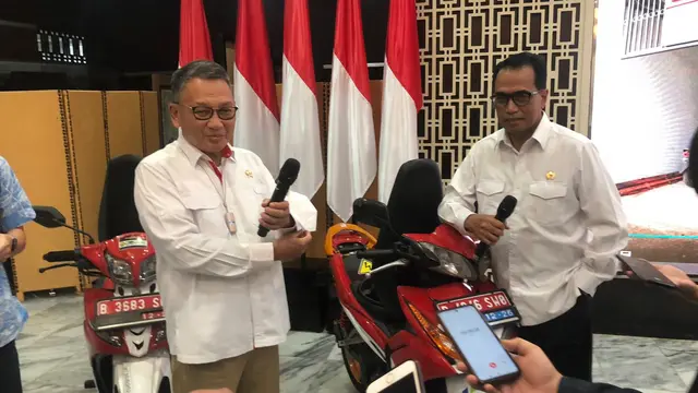 Menteri Perhubungan (Menhub) Budi Karya Sumadi pada evaluasi pelaksanaan program konversi motor listrik, di Kementerian ESDM, Jakarta, Senin (19/9/2022).