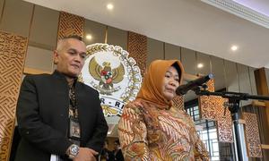 Sekretaris Jenderal MPR RI Siti Fauziah menjelaskan kebijakan penghematan energi instansinya di tengah dinamika global di kompleks parlemen. (Antara)