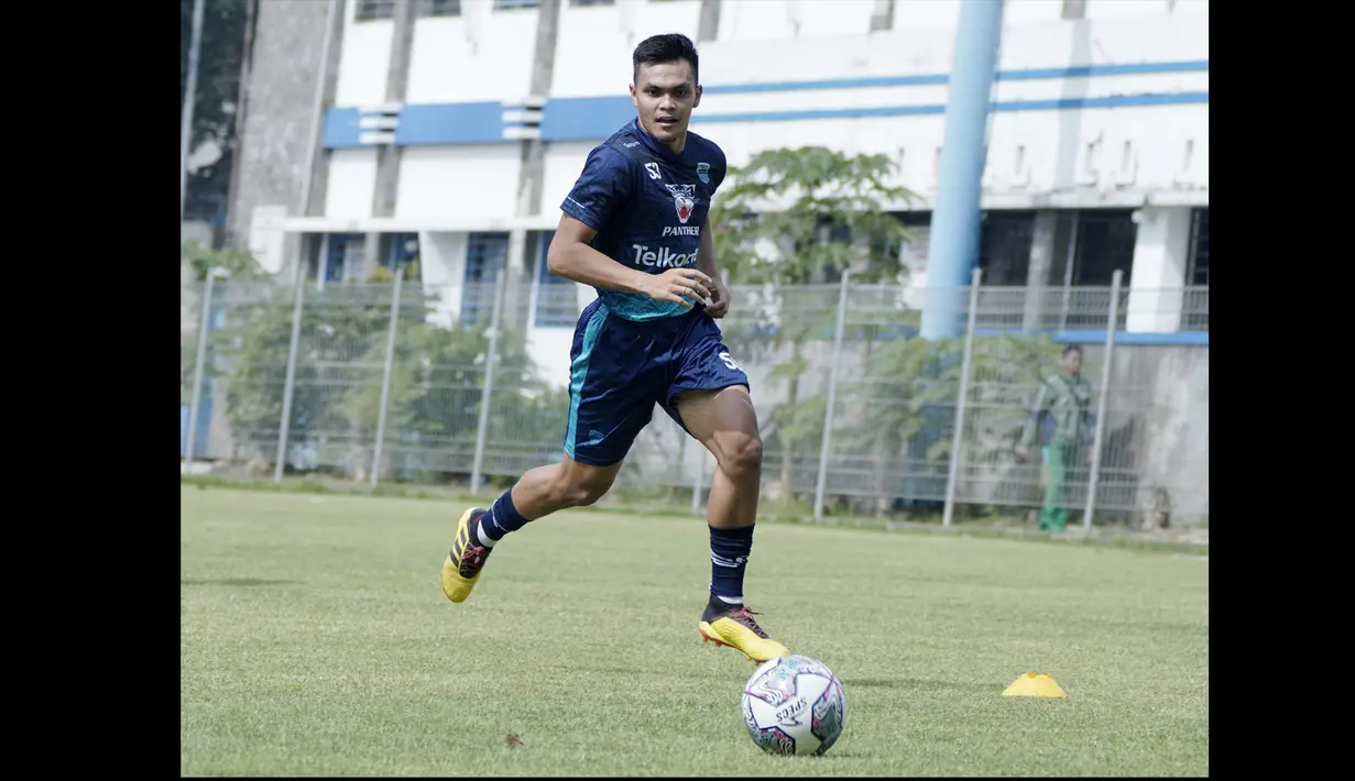 Tiga pemain Maung Bandung belabel Timnas yakni Marc Klok, Ricky Kambuaya dan Rachmat Irianto diperkirakan akan diturunkan untuk menghadapi PSS Sleman di laga tersebut. (Dok. Persib)