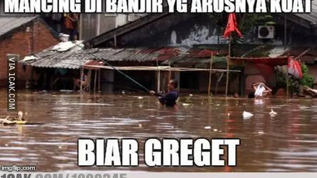 10 Potret Absurd Orang Saat Mancing, Enggak Bakal Dapat Ikan
