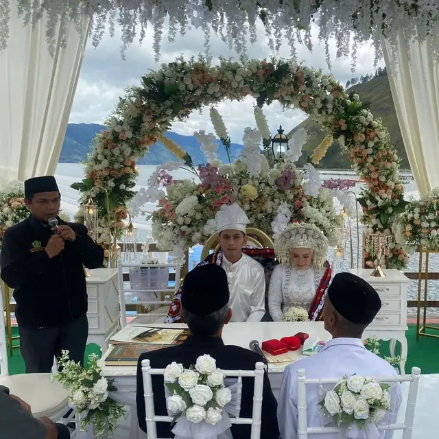 Sah Jadi Suami Istri, Ini 6 Potret Pernikahan Ilyas Bachtiar dan Nabila LIDA