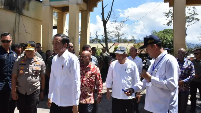 Presiden Joko Widodo (Jokowi) menginstruksikan Kementerian PUPR untuk memperbaiki fasilitas sosial dan umum seperti pasar, gedung pemerintahan, toko, dan sekolah di Wamena.