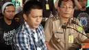 Citizen6, Bandung: Ariel Peterpan merilis lagu singlenya dihadapan puluhan wartawan di Rutan Kebon Waru, Kota Bandung, Senin (18/4). Single lagu tersebut bertajuk Dara. (Pengirim: Aries Rachmandy)