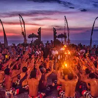 Kalau kamu ke Bali, jangan sampai enggak berkunjung ke pura-pura berikut ini.