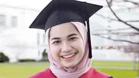 Nadhira Afifa, mahasiswa Indonesia yang terpilih memberikan pidato kelulusan di Harvard. (dok. Instagram @nadhiraafifa/https://www.instagram.com/p/CAvULOnndlu/Putu Elmira)