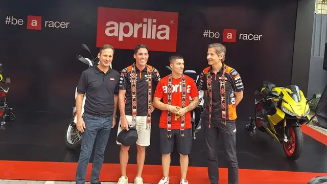 2 Pembalap Aprilia Ramah Tamah dengan Penggemar di Lombok (Arief A/Liputan6.com)