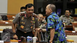 Wakapolri Komjen Pol Budi Gunawan saat menghadiri Rapat Kerja dengan Komisi III DPR RI, di Kompleks Parlemen, Jakarta, Rabu (20/4). Salah satunya membahas kematian Siyono. (Liputan6.com/JohanTallo)