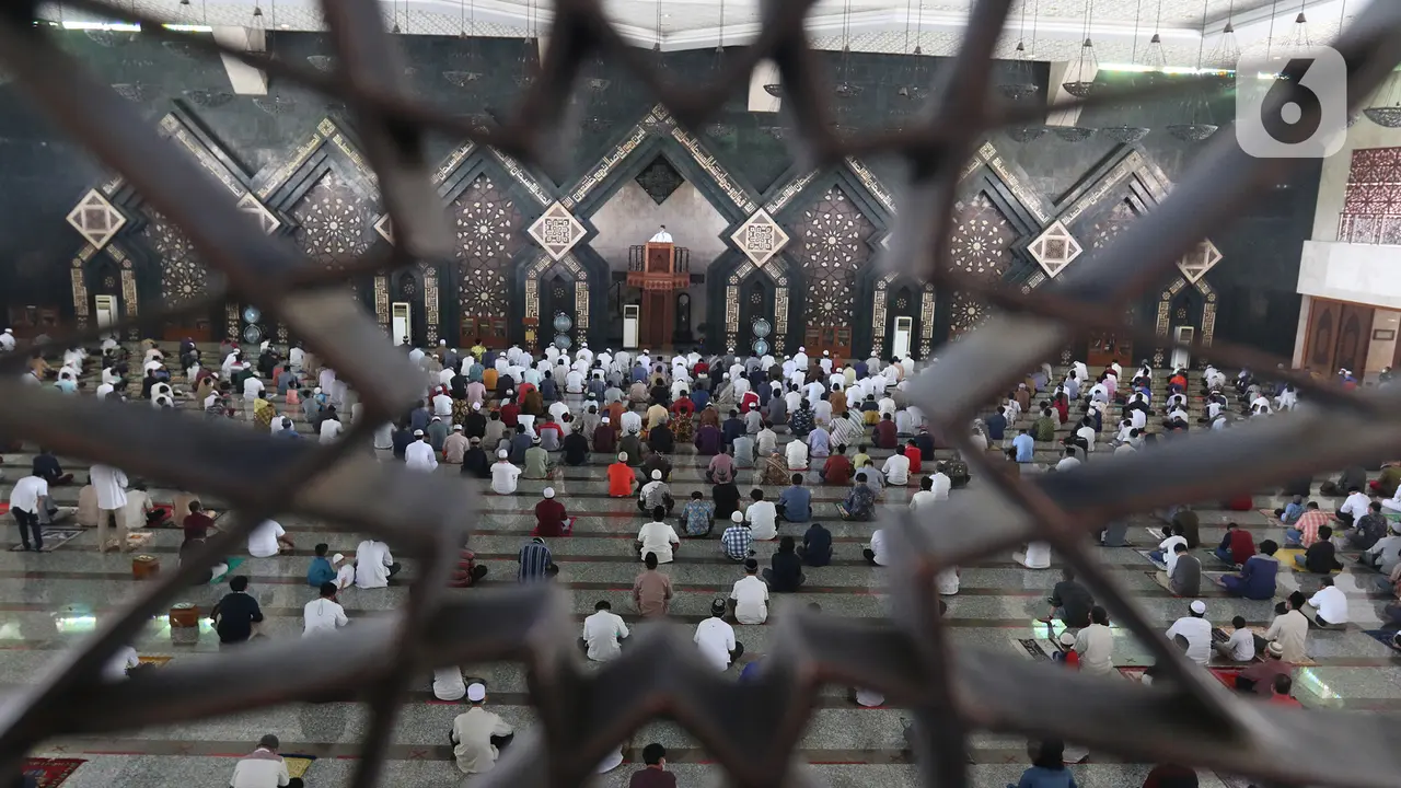 Suasana Salat Jumat Pertama di Masjid At-Tin