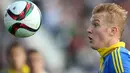 Viktor Kovalenko. Gelandang serang Ukraina berusia 26 tahun yang sejak awal musim 2022/2023 membela Spezia di Serie A Liga Italia ini tercatat menjadi pencetak gol terbanyak pada Piala Dunia U-20 edisi 2015 di Selandia Baru. Ia bersanding dengan Bence Mervo (Hongaria) yang masing-masing mencetak 5 gol sepanjang turnamen. Penghargaan Golden Boot akhirnya jatuh ke tangan Viktor Kovalenko yang unggul dalam jumlah assist atas Bence Mervo yang akhirnya meraih penghargaan Silver Boot. Gelar juara diraih Serbia setelah menang 2-1 (1-1) atas Brasil lewat perpanjangan waktu di laga final. (AFP/Michael Bradley)