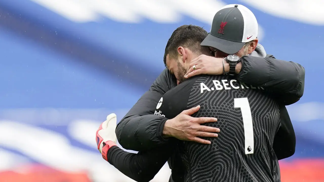FOTO: Alisson Becker Tampil Heroik, Cetak Gol dan Bawa Liverpool Tumbangkan WBA