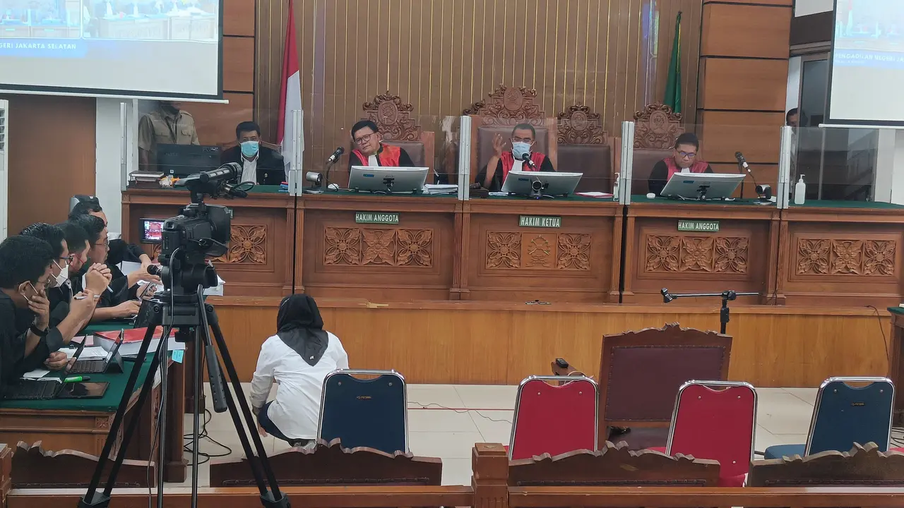 ART Susi saat Memperagakan Posisi Putri Candrawathi Tergeletak di Kamar Mandi Rumah Magelang
