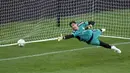 Penjaga gawang Real Madrid Thibaut Courtois saat sesi latihan di Stade de France, Saint Denis, Prancis, 27 Mei 2022. Liverpool dan Real Madrid sedang melakukan persiapan terakhir mereka sebelum saling berhadapan dalam pertandingan sepak bola final Liga Champions. (AP Photo/Kirsty Wigglesworth)