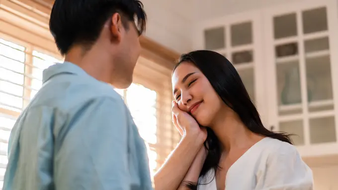 perempuan dan pasangan 10 mei berdua
