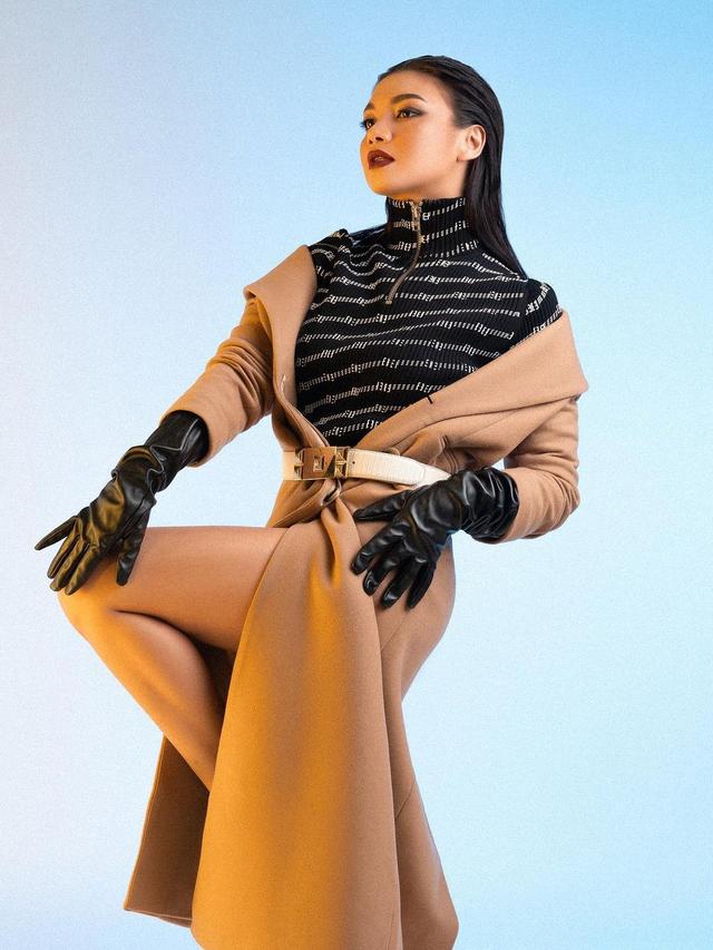 7 Gaya Pemotretan Angela Gilsha dalam Tema Classe Confidentiel, Memesona