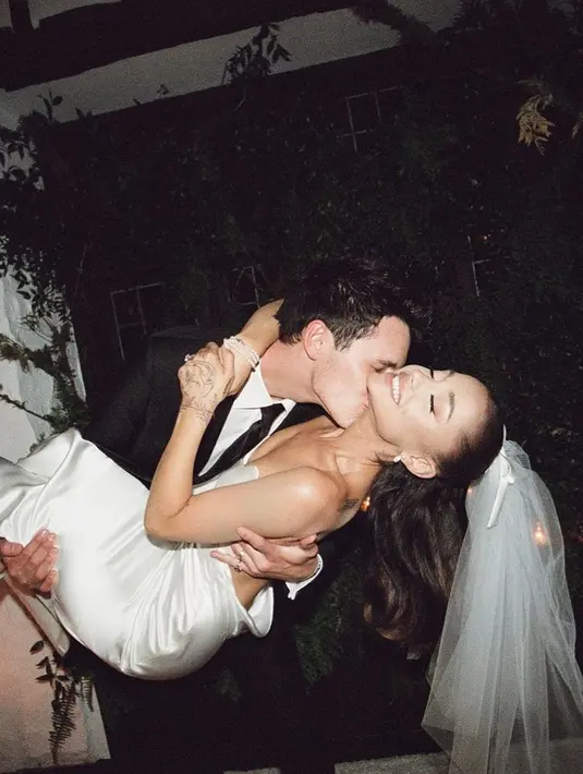 (Instagram/arianagrande)