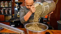 Diketahui bahwa selama ini Amerika Serikat menjadi negara tujuan ekspor terbesar kopi dari Indonesia. (CHAIDEER MAHYUDDIN/AFP)