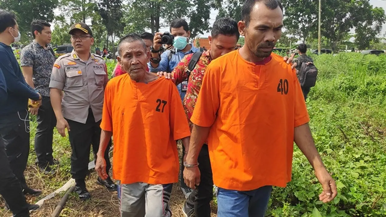 Tersangka perorangan yang ditangkap Polda Riau karena sengaja membakar lahan untuk membuka kebun.