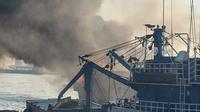 Kapal Terbakar di Muara Baru, Jakarta Utara (Antaranews)