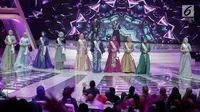 Top 10 finalis yang lolos dalam malam puncak Puteri Muslimah Asia 2018 di Jakarta, Senin (7/5). Peserta yang lolos berasal dari Indonesia, Malaysia, Brunei Darussalam, Turki, Timor Leste, dan Singapura. (Liputan6.com/Faizal Fanani)