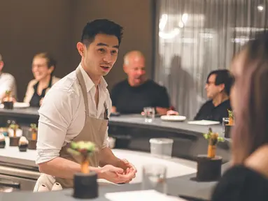 Dunia masak memasak sepertinya bkan hanya sebatas profesi bagi kelarga Chef Arnold. Kecintaan terhadap dunia kuliner juga dimiliki oleh sang adik, Reynold Poernomo. (FOTO: instagram.com/reynoldpoer)