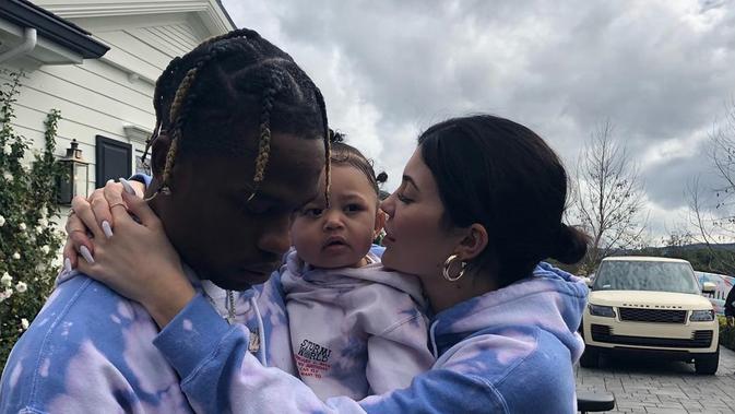 Kylie Jenner Tunjukkan Sifat Keibuan Usai Pisah Dengan Travis