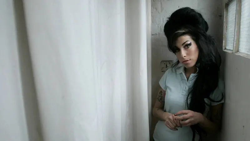 Amy Winehouse Sempat Minta Tolong Lewat Lagunya