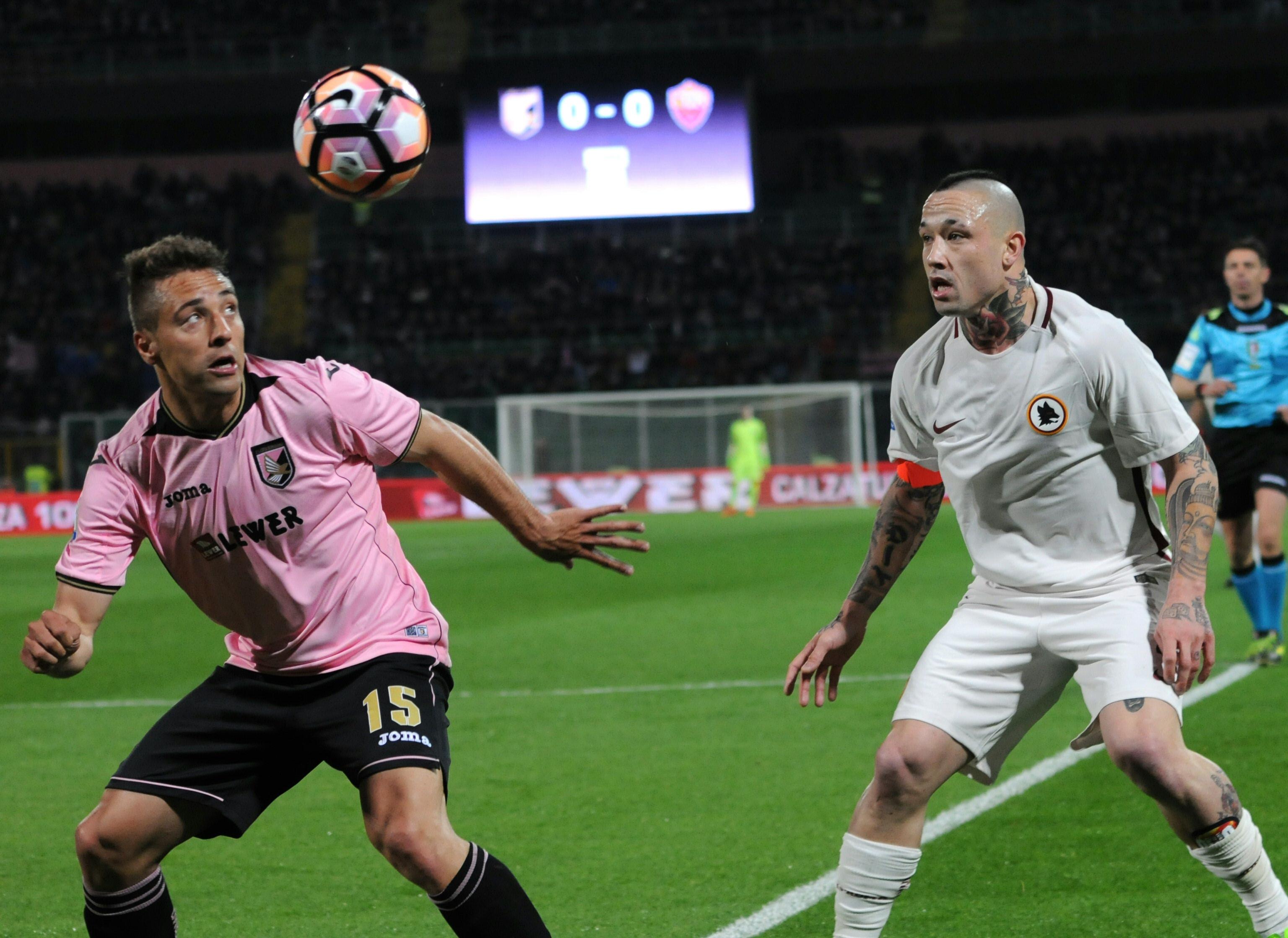 Thiago Cionek (kiri) (AFP/ Alessandro Fucarini)