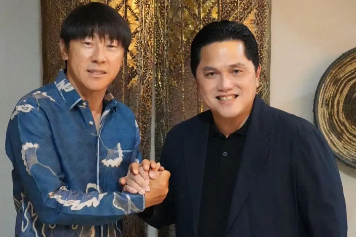Ketua PSSI, Erick Thohir, bersama pelatih Timnas Indonesia, Shin Tae-yong.