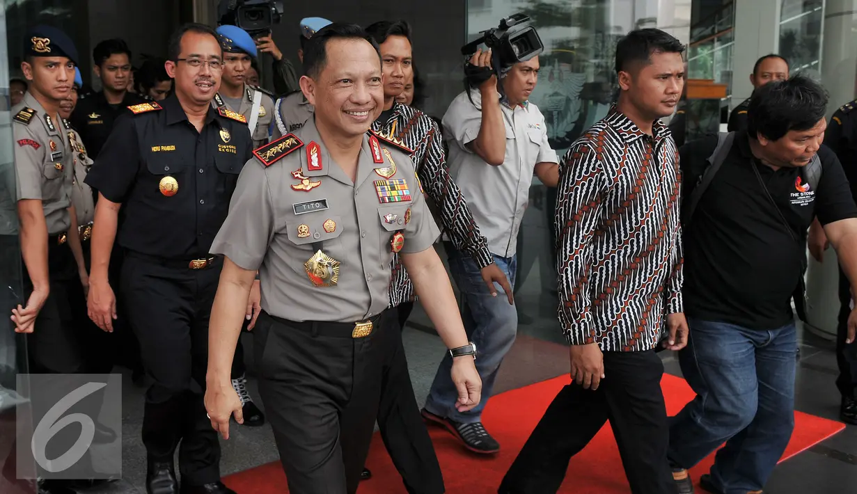 Kapolri Jenderal Pol Tito Karnavian usai rapat koordinasi di Jakarta, (2/8). Polri dan Bea Cukai akan bekerjasama dalam peningkatan pengawasan terhadap keluar masuknya barang dan penyelundupan narkoba. (Liputan6.com/Johan Tallo)