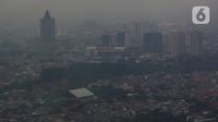 Kualitas udara Jakarta berada di angka 168 yang menunjukkan kategori tidak sehat, lalu disusul Kota Lahore, Pakistan dengan angka 154.  (merdeka.com/Arie Basuki)