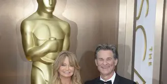 Goldie Hawn dan Kurt Russell mungkin merupakan salah satu pasangan paling awet Hollywood, mereka telah menjalin hubungan selama 30 tahun. Dan kini dikabarkan jika keduanya akan mengikat janji suci pada awal tahun baru 2016 mendatang. (Bintang/EPA)