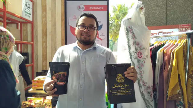 Ade Surianto pemilik Katuju yang merupakan UMKM mitra binaan BNI (Liputan6.com/Septian Deny)