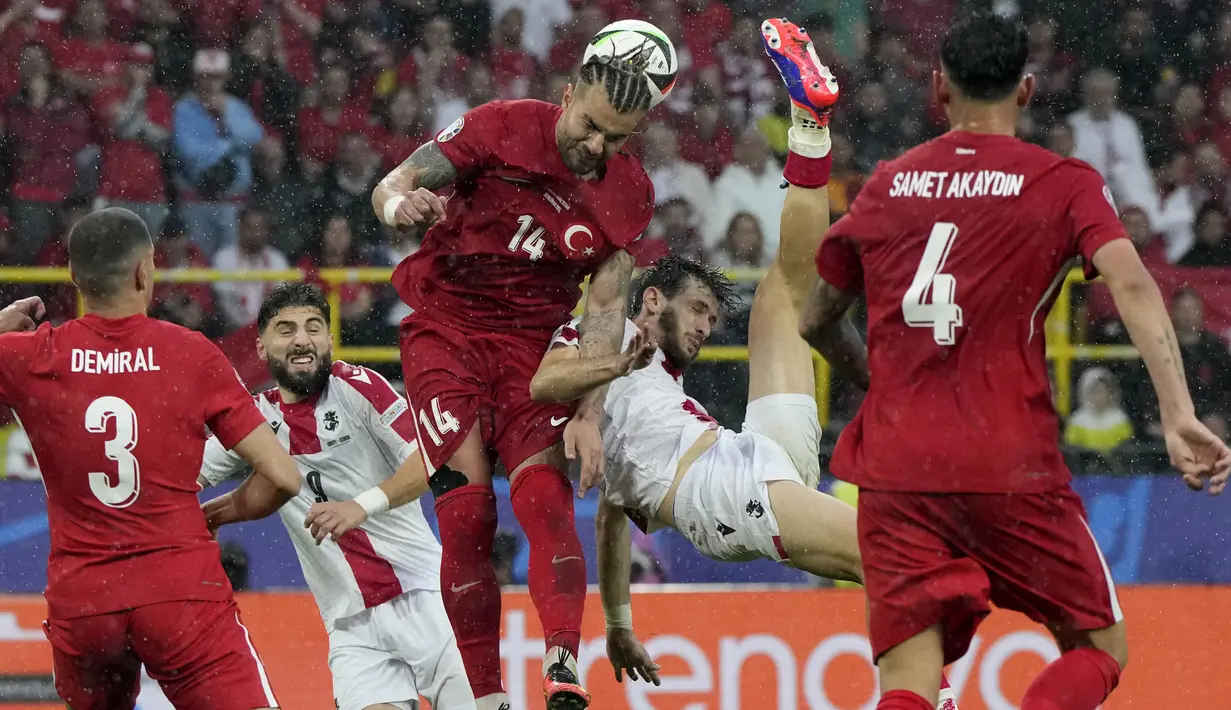 Turki berhasil memetik tiga poin penting usai menang 3-1 atas Georgia. (AP Photo/Martin Meissner)