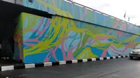 Tembok jembatan layang (fly over) Pasupati di Kota Bandung sudah dicat mural oleh Pemerintah Kota Bandung. (Foto: Liputan6.com/Huyogo Simbolon)