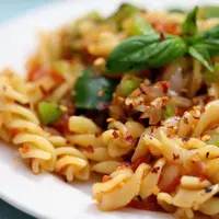 Santap makansiang mudah dan murah dengan fusilli aglio olio, ini resepnya! (Via: cookingepisodes.com) 