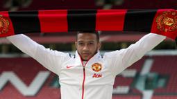 Gelandang sayap asal Belanda itu didatangkan Setan Merah pada awal musim lalu dengan nilai transfer mahal. Dimana harga Depay mencapai 22 juta poundsterling. (AFP/Oli Scarff)