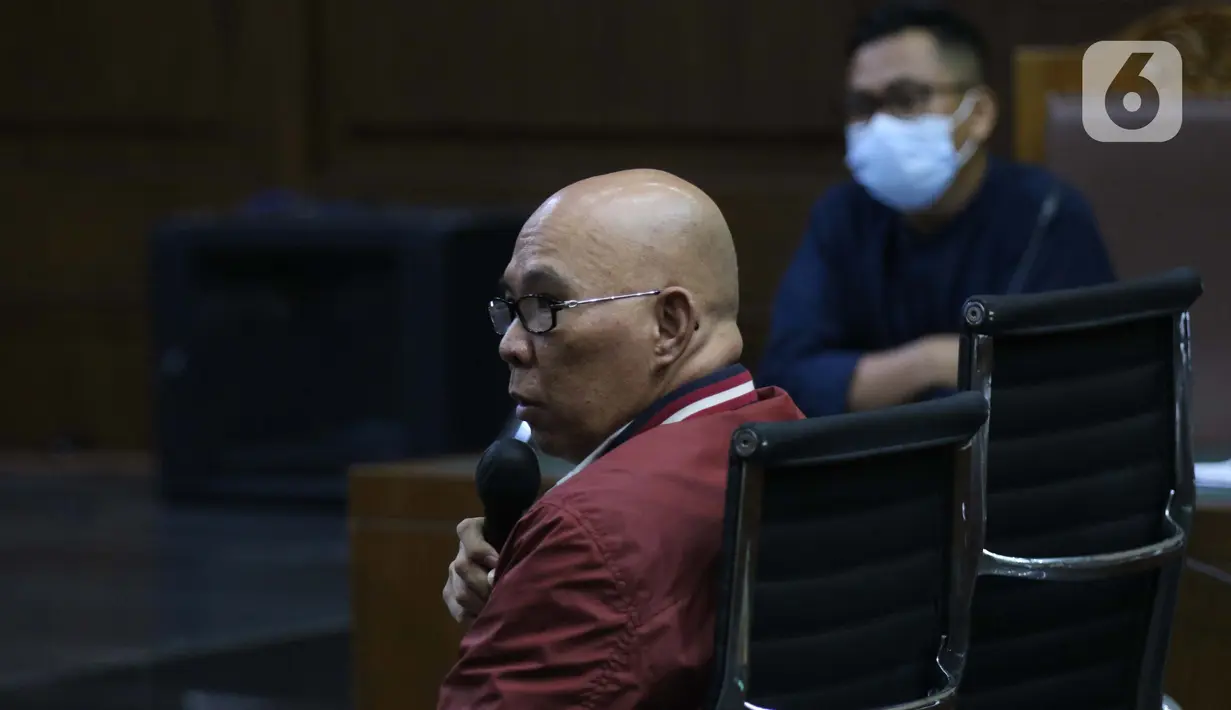 Pengusaha, Rahmat saat memberi keterangan pada sidang lanjutan dugaan perantara suap dari Djoko Tjandra kepada Jaksa Pinangki Sirna Malasari terkait pengurusan fatwa di Mahkamah Agung dengan terdakwa Andi Irfan Jaya di Pengadilan Tipikor, Jakarta, Rabu (2/12/2020). (Liputan6.com/Helmi Fithriansyah)