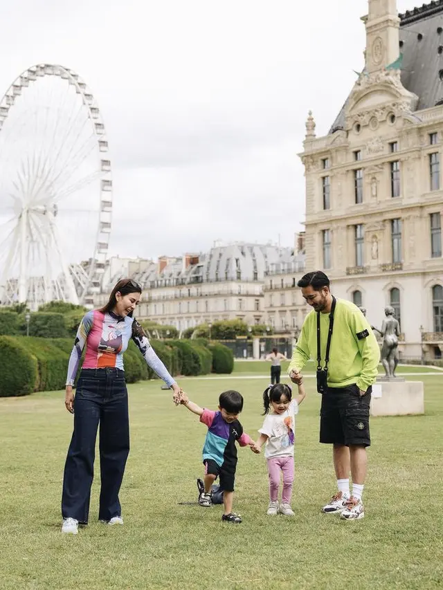 Potret Harmonis Keluarga Kecil Syahnaz Sadiqah dan Ritchie Ismail  [Instagram/syahnazs] [Instagram/syahnazs]