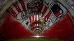 Mural di pintu masuk terowongan terkenal Stadion Rajko Mitic, Beograd, Serbia dua hari sebelum pertandingan sepak bola Grup G Liga Champions UEFA antara Crvena Zvezda (Red Star Belgrade) dan Manchester City pada 11 Desember 2023 waktu setempat. (AFP/Andrej Isakovic)