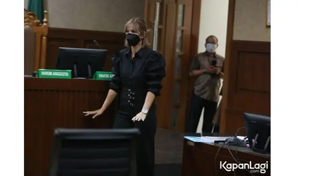 8 Potret Nia Ramadhani dan Ardi Bakrie saat Hadiri Sidang Kasus Narkoba, Curi Perhatian