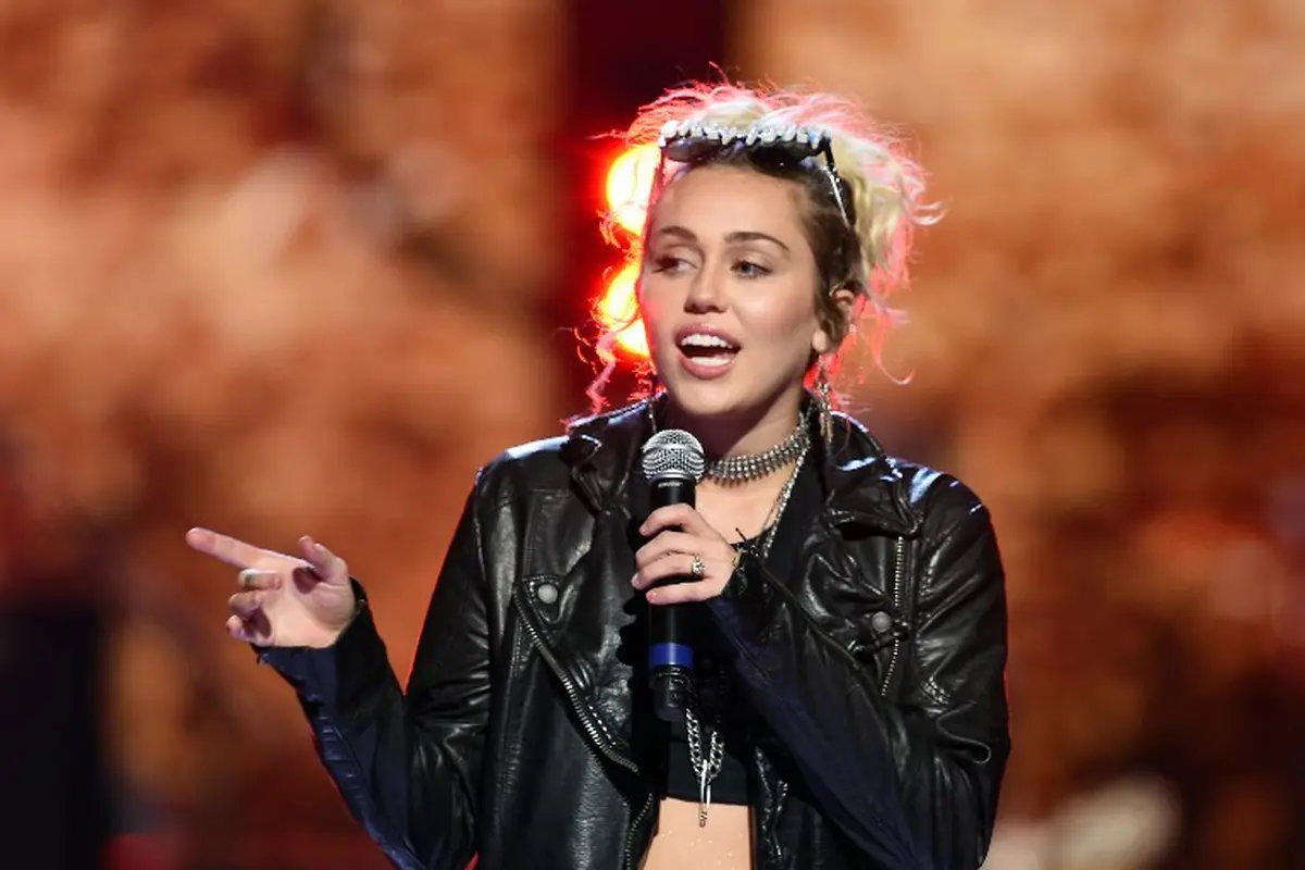 [Bintang] Miley Cyrus