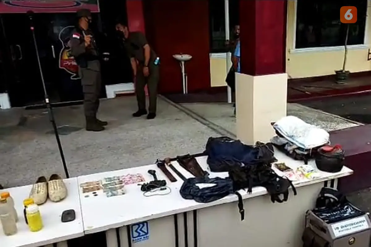 barang bukti milik kelompok MIT